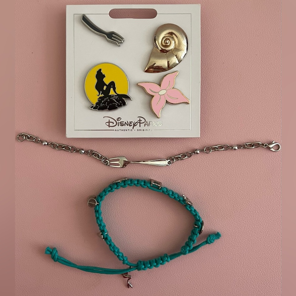 Disney Women’s Pins Bracelet Set